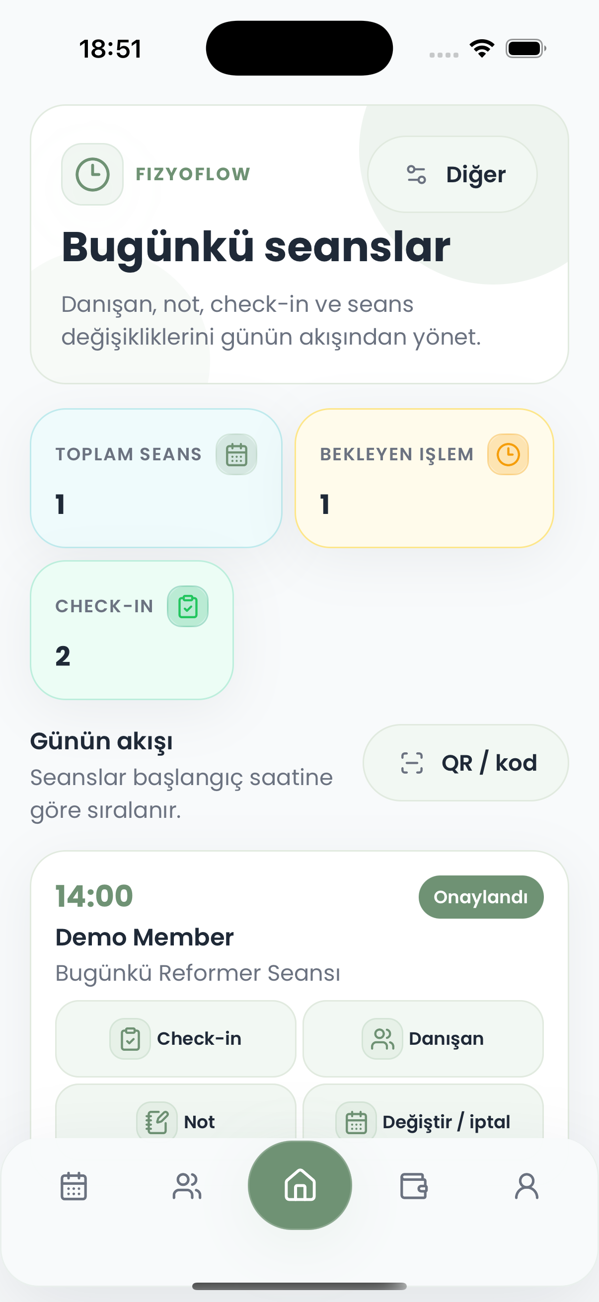 FizyoFlow Uzman rolünde Bugünkü seanslar ekranı: Günün seansları, bekleyen işlemler ve hızlı aksiyonlar