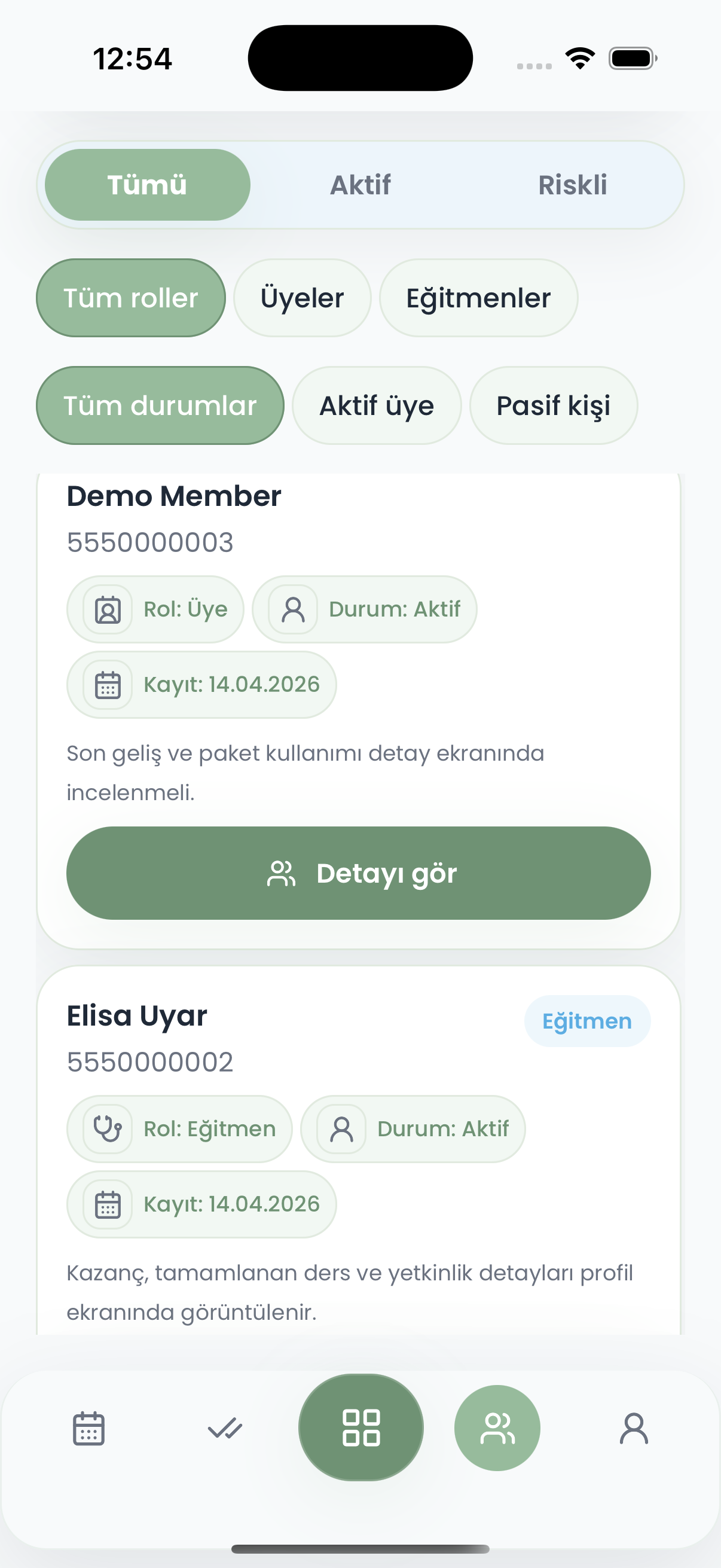 Üye ve eğitmen listesi mobil ekran görüntüsü